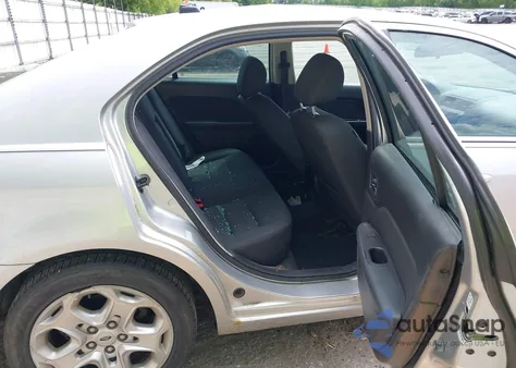 2011 Ford Fusion Se z USA, uszkodzony, nr VIN 3FAHP0HA3BR297477